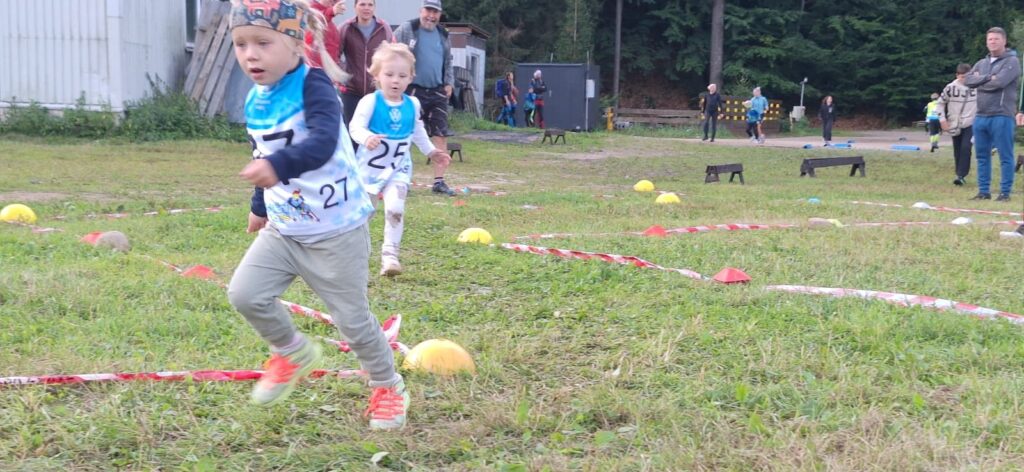 Závodníci SWSL Lučany na Krakonošově přespolním běhu v Harrachově – fotografie 10
