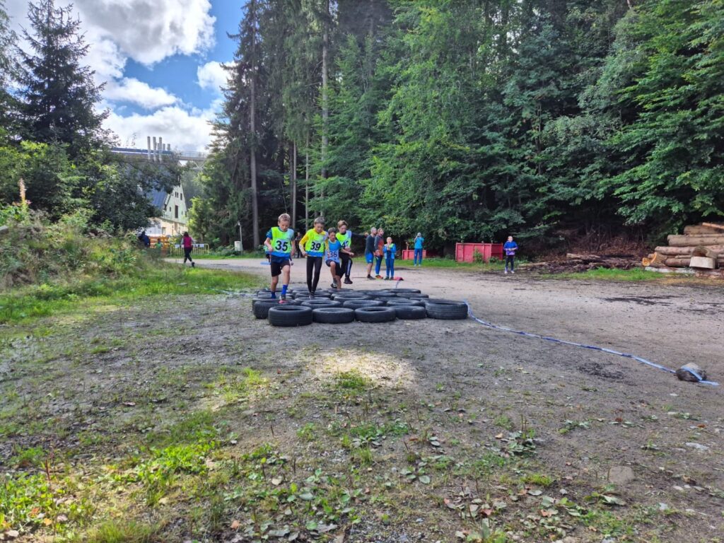Závodníci SWSL Lučany na Krakonošově přespolním běhu v Harrachově – fotografie 7