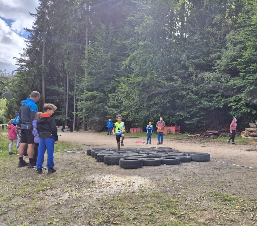 Závodníci SWSL Lučany na Krakonošově přespolním běhu v Harrachově – fotografie 8