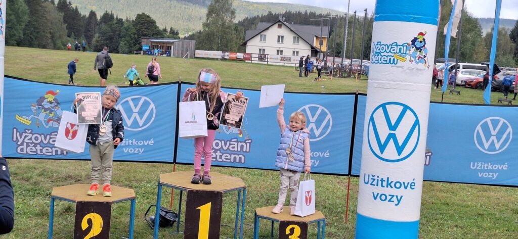 Závodníci SWSL Lučany na Krakonošově přespolním běhu v Harrachově – fotografie 14